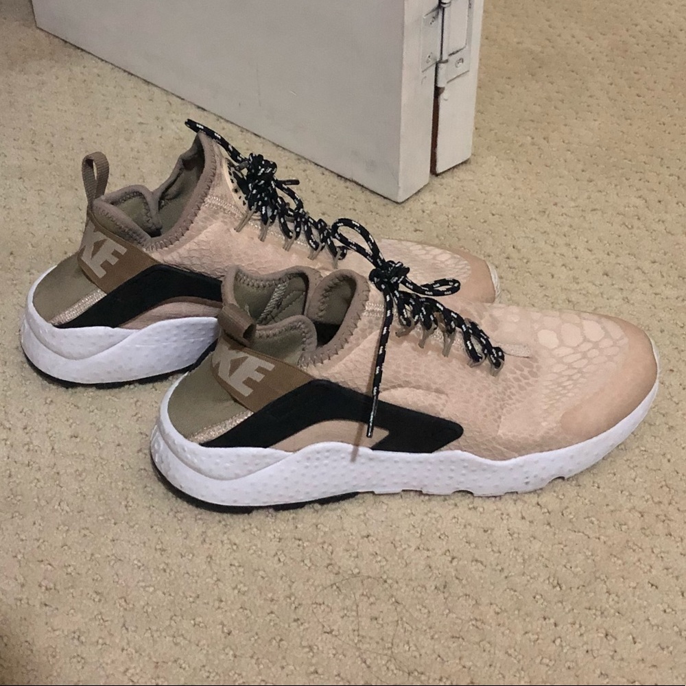 Women’s Nike Air Huarache Shoes